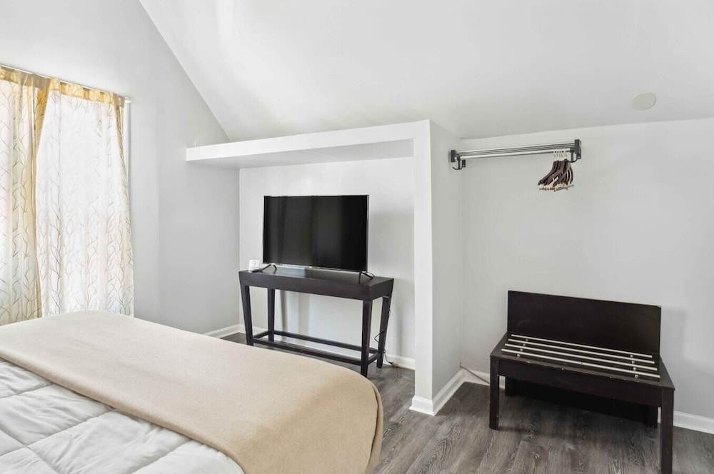 Cozy 2-bed Urban Retreat in Downtown Detroit