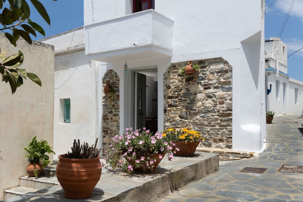 My Grandma s Home Naxos