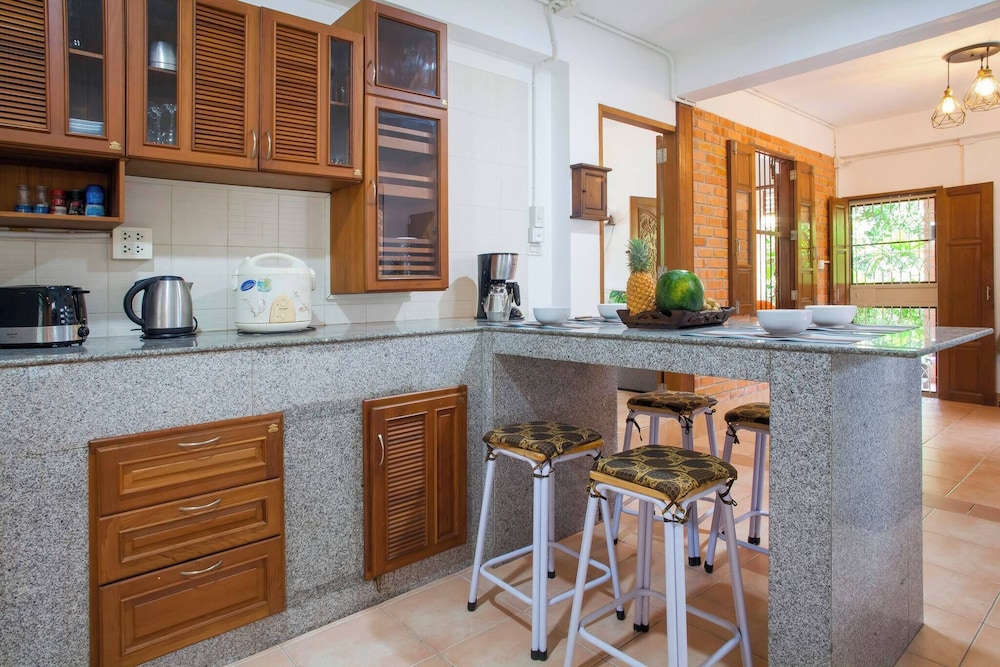 Villa With Private Pool and Mountain Views