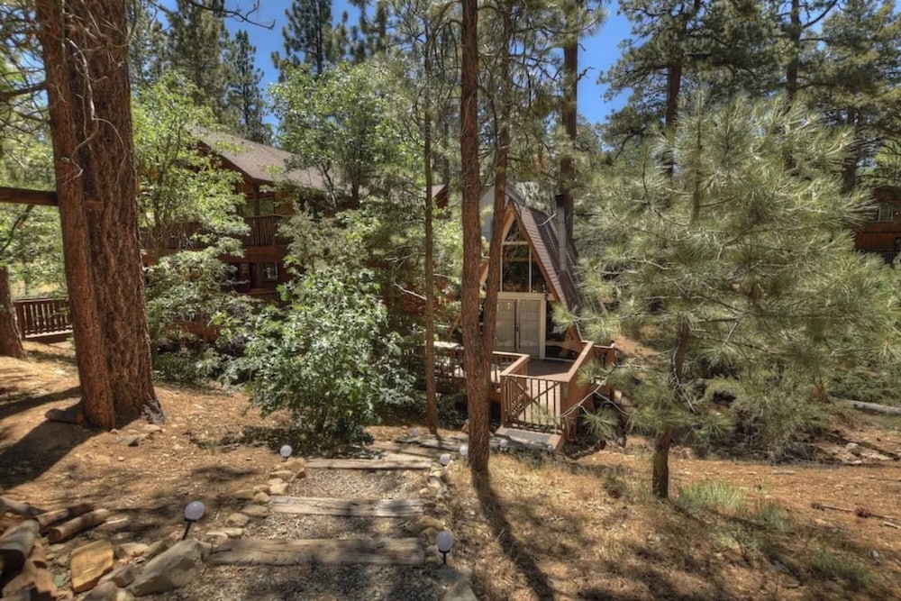 Acute A-frame Cabin w WiFi