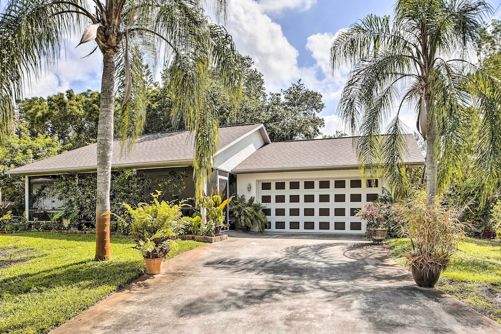 Updated Fort Myers Escape w/ Screened Lanai!