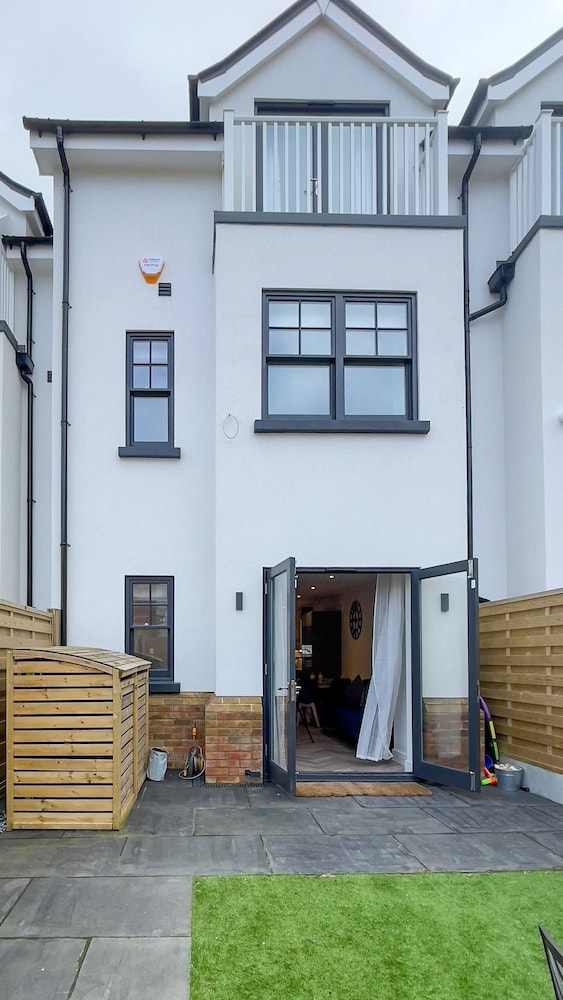 Stylish Westgate-on-sea Haven Near Beach By Adliv