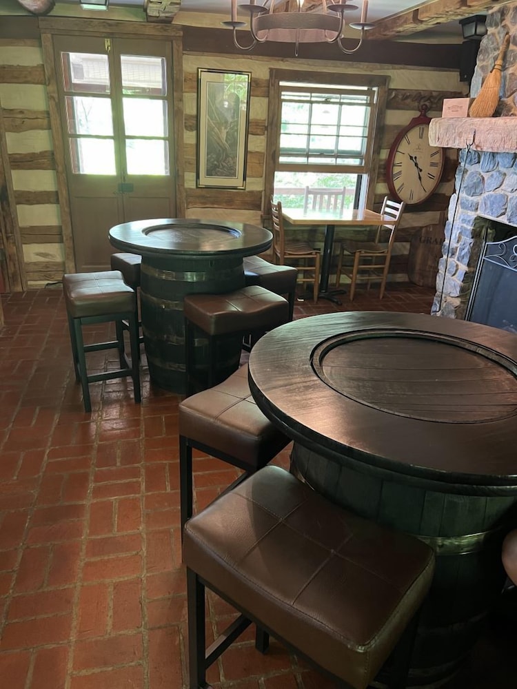 Sugar Tree Inn