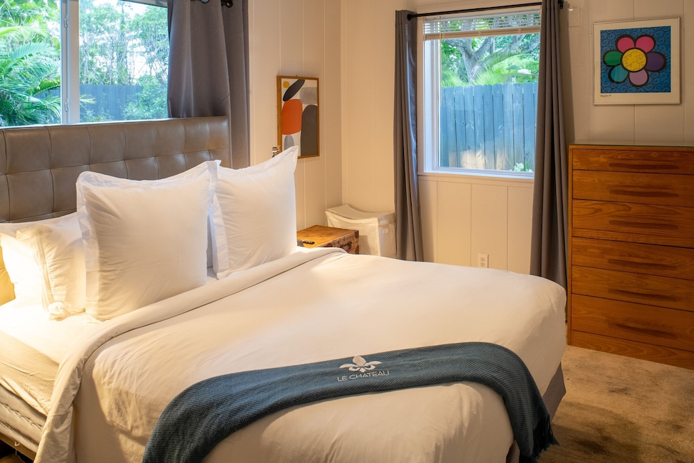 Walk to Wilton Drive - Spacious Quiet Villa 2 HOT TUB