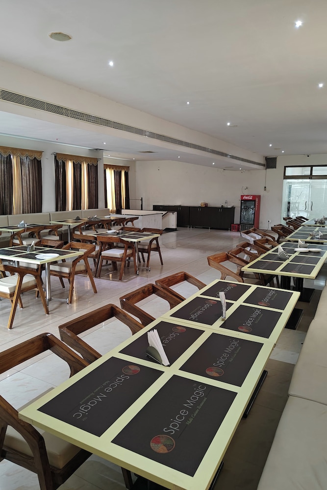 Hotel Grand Leela Krishna