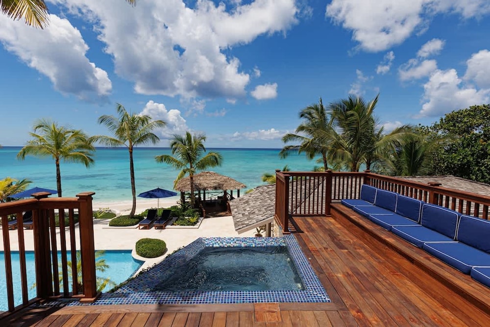 Newly Renovated Notos Cove Villa Property
