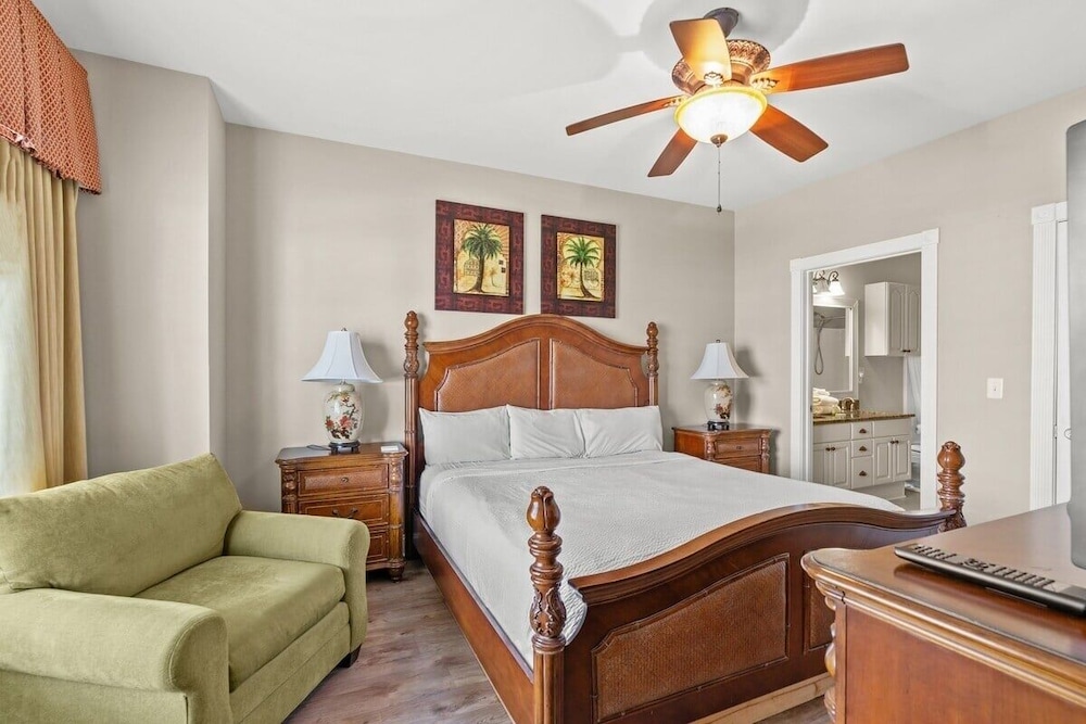 Magnolia Pointe Luster Leaf 4837-301 3 Bedroom Condo