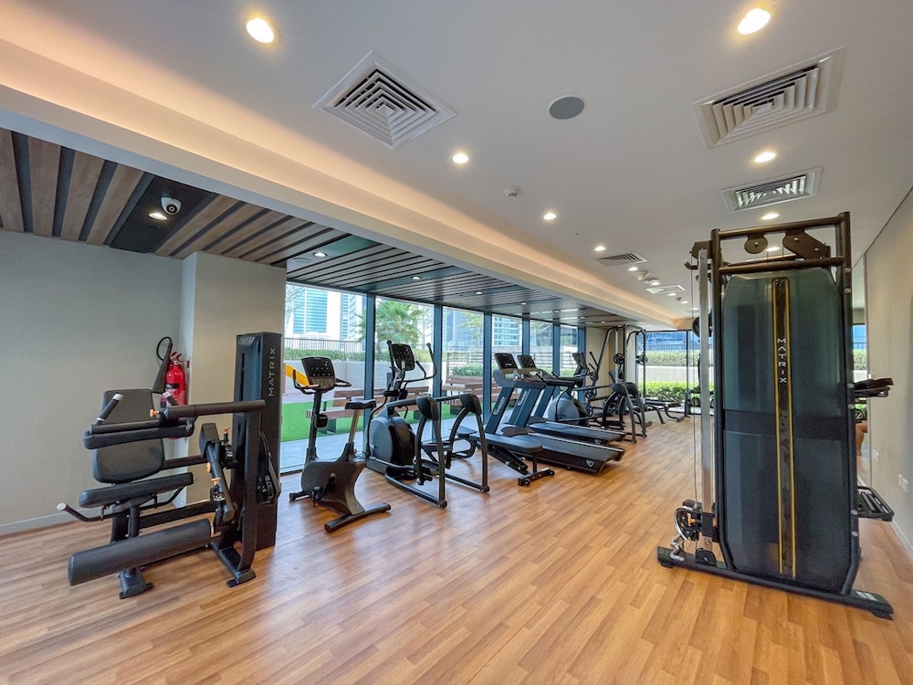 Stylish 1-bedroom Apartment With Stunning Canal Views at Business Bay
