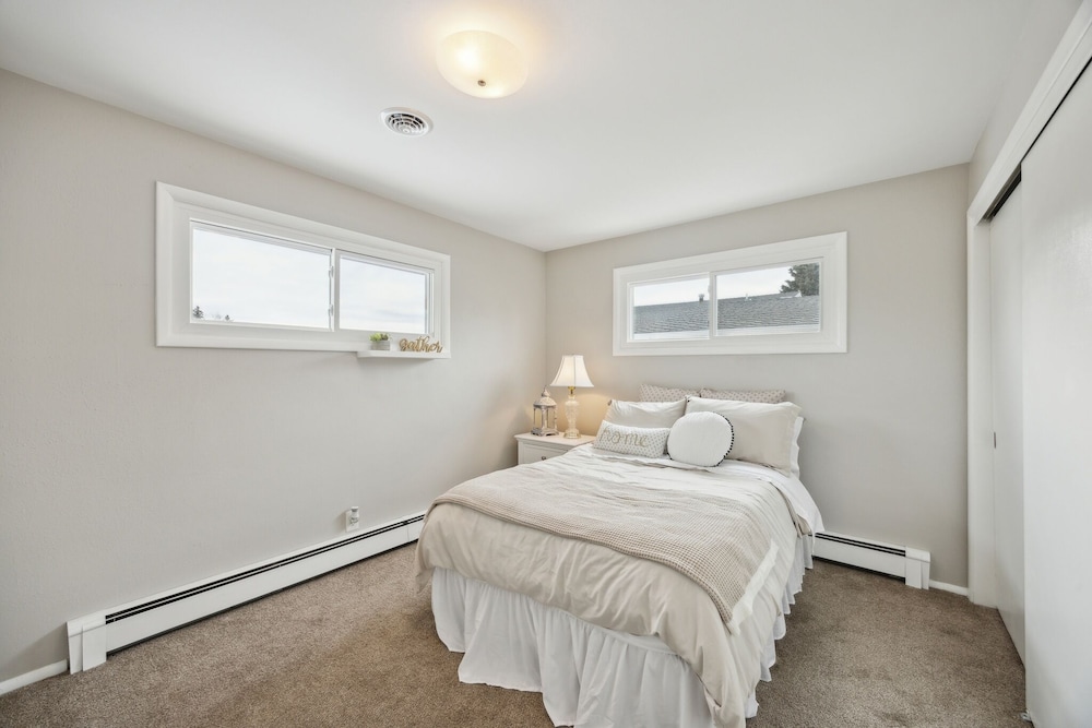 Comfortable & Spacious 3br Home In Cheyenne 3 Bedroom Home