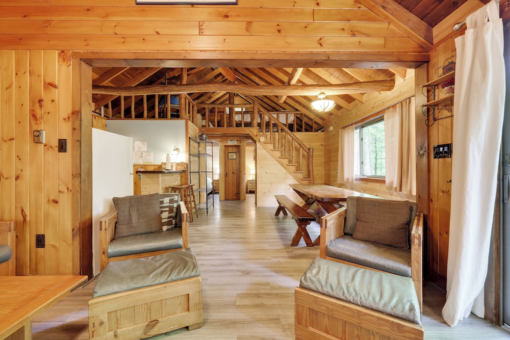 Cozy Lake Cabin 3 with Boatdock