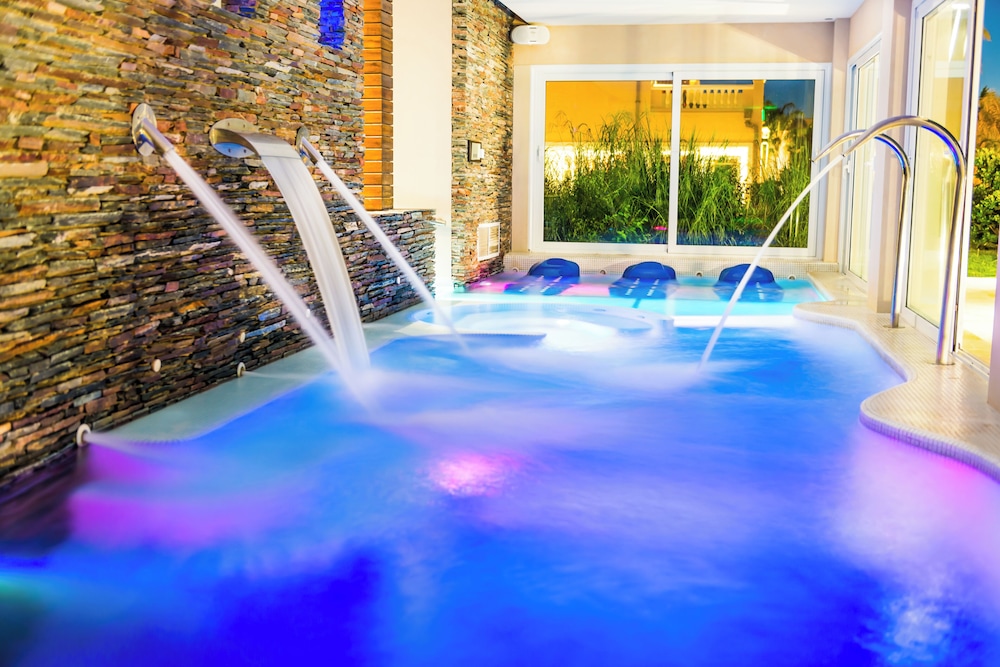 Howard Johnson Hotel & Convention Center by Wyndham, Merlo