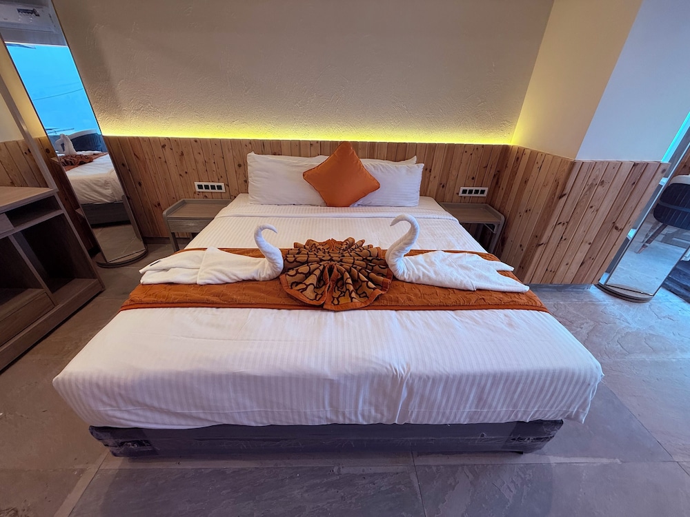Ikonic Hotel - Bhushi Dam Lonavala