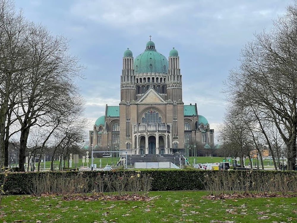 Room in B&B - Spacious Room With Beautiful View of the Koekelberg Basilica