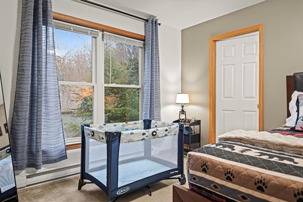 Mews Mountain House by Avantstay Walk to Beach Hot Tub Game Room