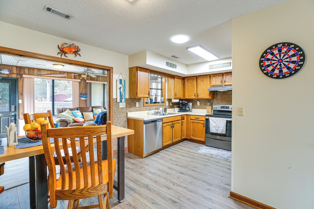 Cozy Home w/ Fenced Backyard in Sunset Beach!