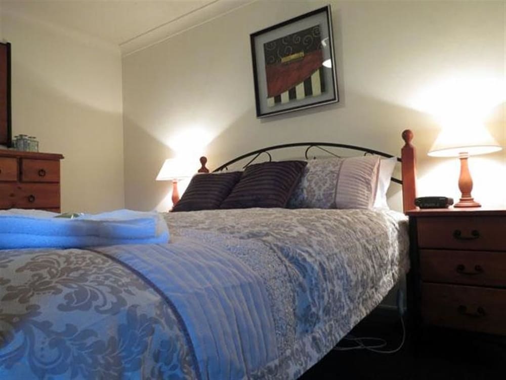 Barrington Wilderness Cedar Lodge Accommodation
