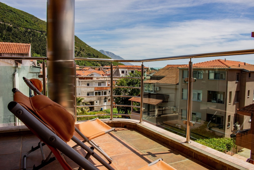 Sea Side Luxury Apartment view 5