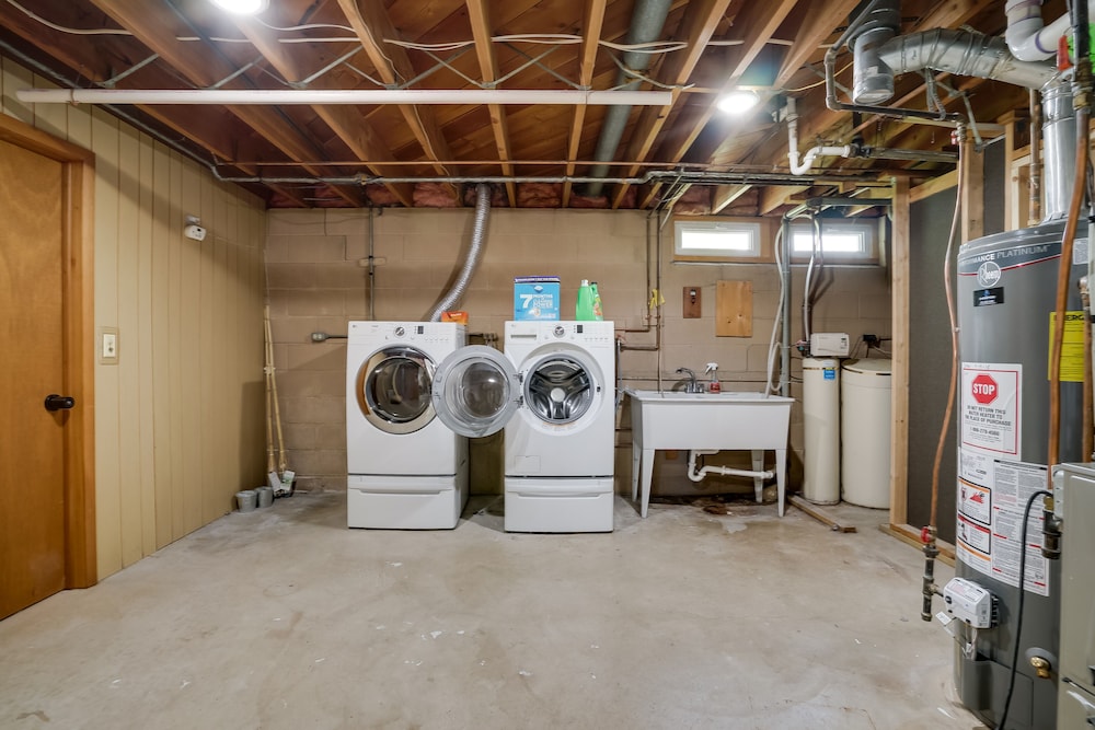 Cozy Minneapolis Home w/ Air Hockey, Near Downtown - Property Image 9