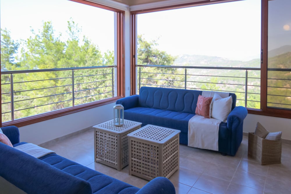 Phaedrus Living Serenity Villa Lysos