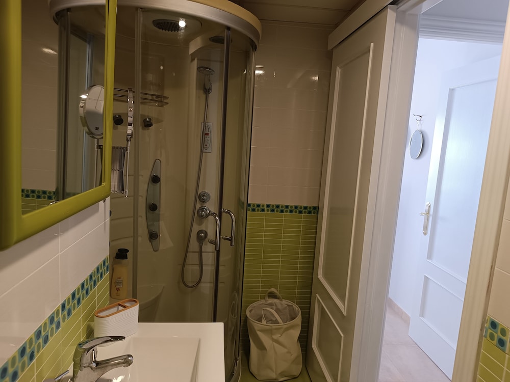 Amazing & Renovated 2-bedroom Flat in Fuengirola