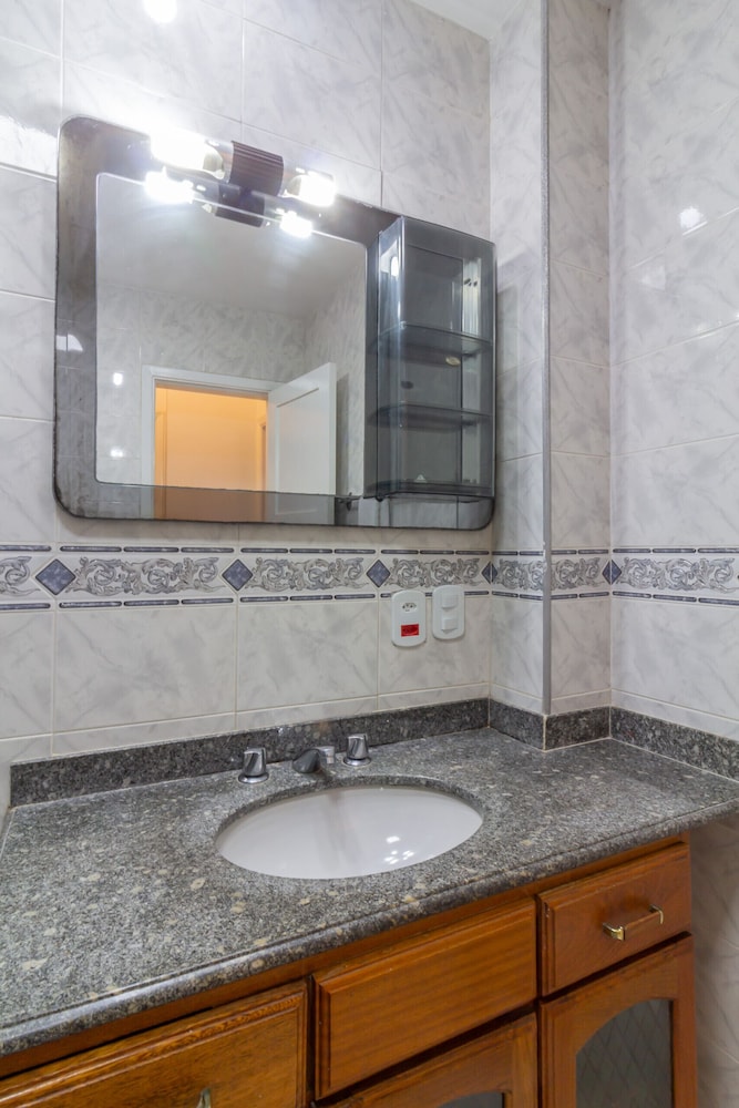 5 Minutes From Copacabana Beach Bi404