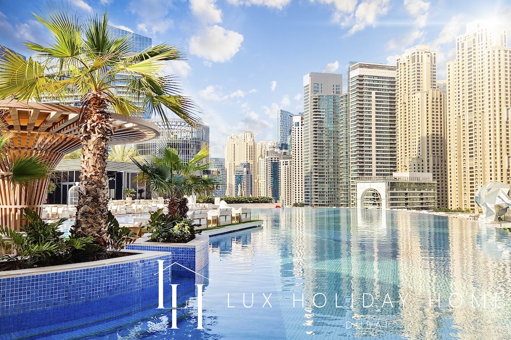 LUX The JW Marina Studio