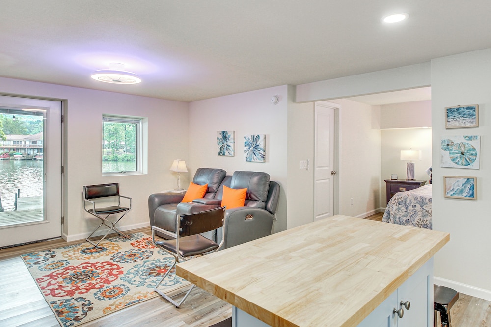 Scenic Studio on Lake Desoto w/ Patio!