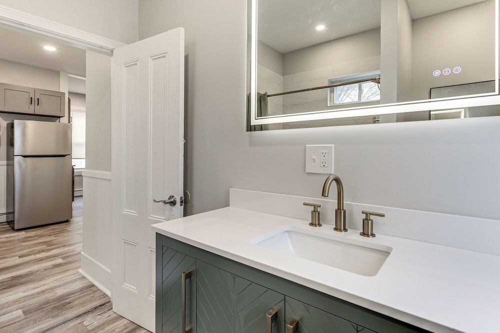 1 Mi to Dtwn: Pet-friendly Providence Apt w/ Yard