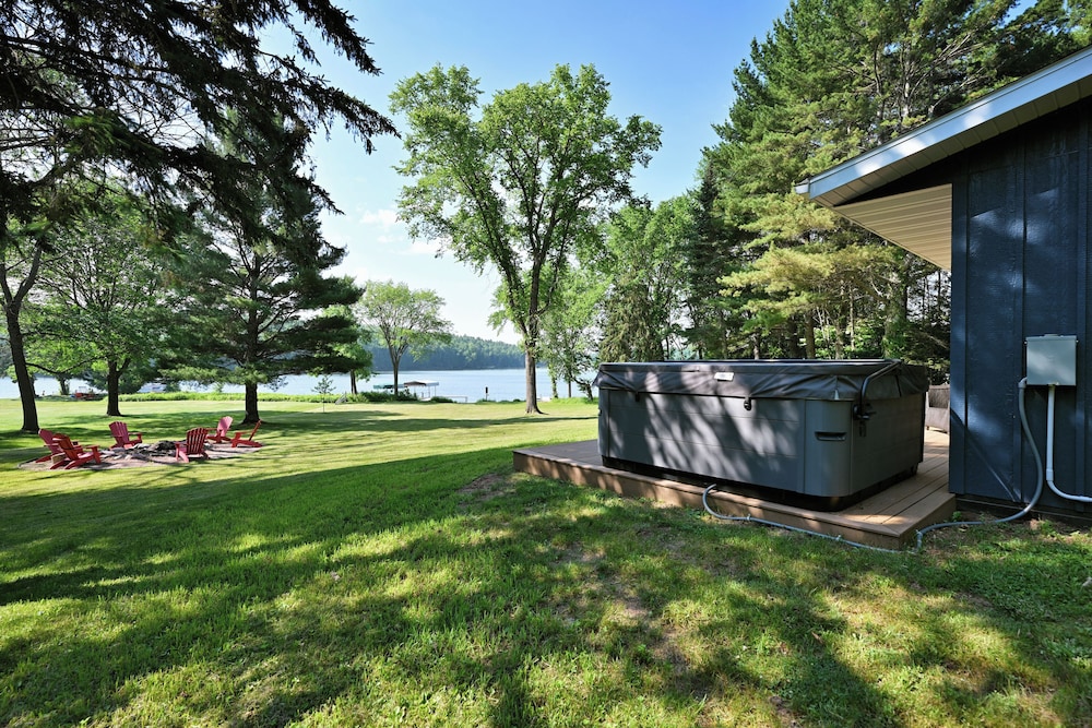 Modern Lakehouse Retreat on Lake Namakagon With Private Hot Tub