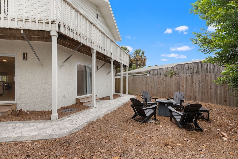 Seas & Greetings! 5BR 4BA House! Elegant Coastal Living Near the Shore