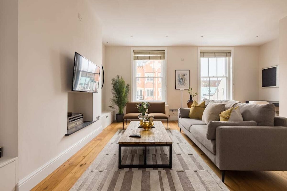 The Chelsea Nest - Stylish 2bdr With Balcony