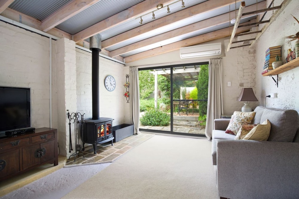 Little Haven Leura Cottage With Spa Bath and BBQ