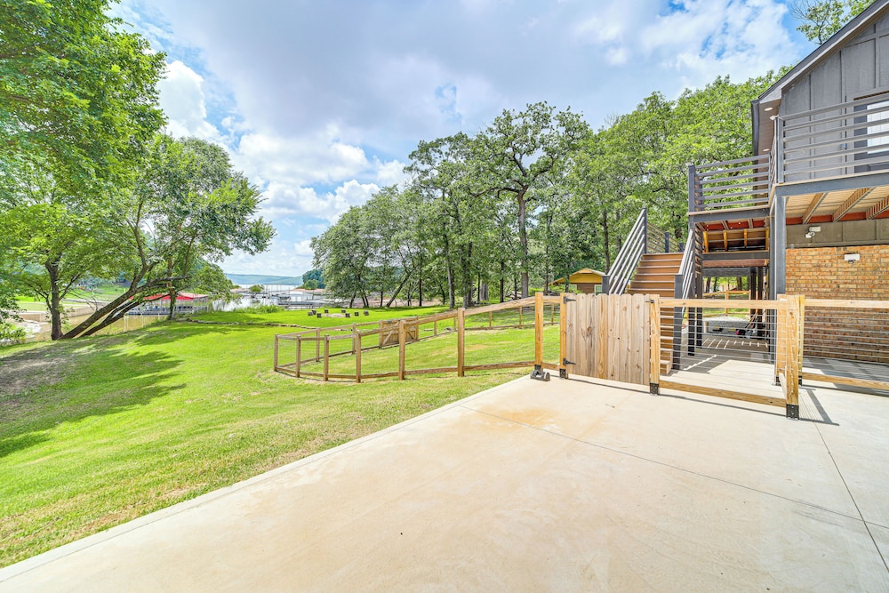 Family Fun! Lake Eufaula Home w/ Wraparound Deck