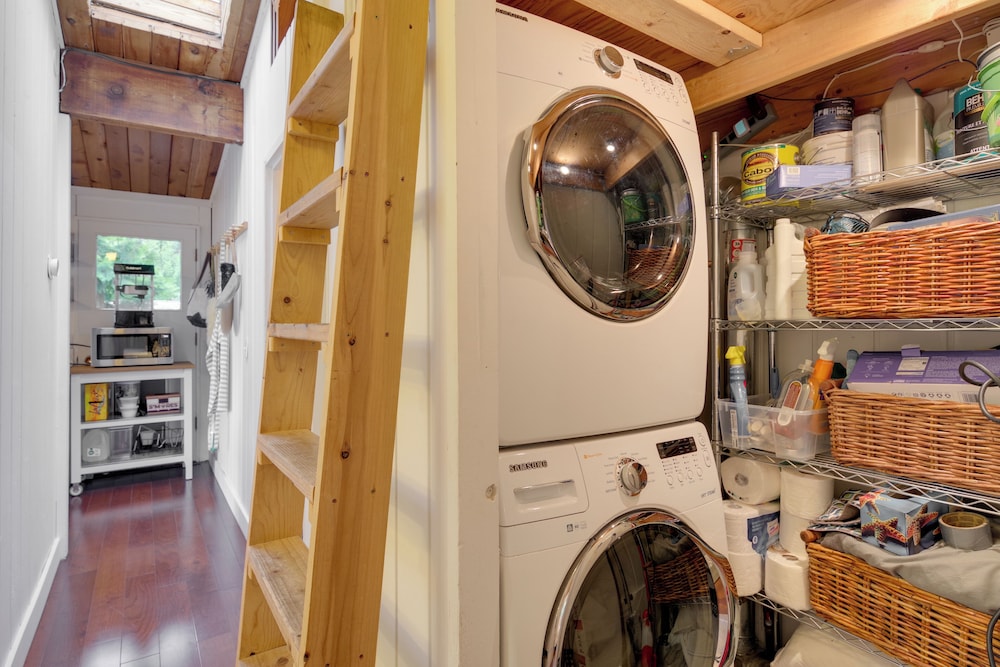 2 Blocks to Puget Sound Beach: Lummi Island Home
