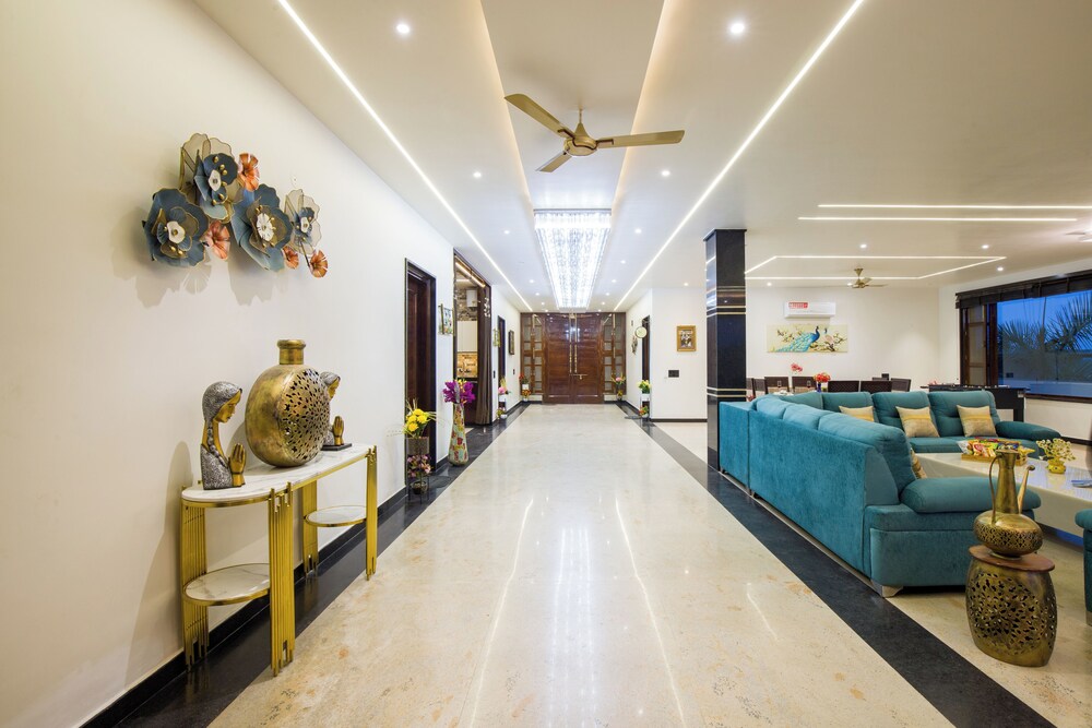 ELIVAAS Ivory Estate Pet-friendly Farm