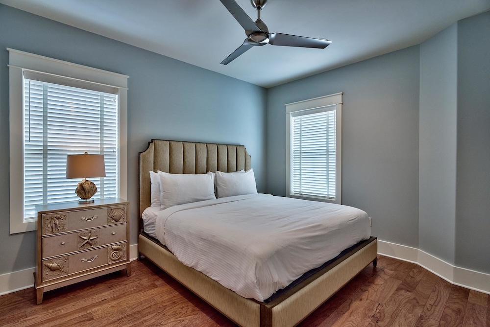 Villa Destiny 6 Bedroom Holiday Home by Five Star Properties