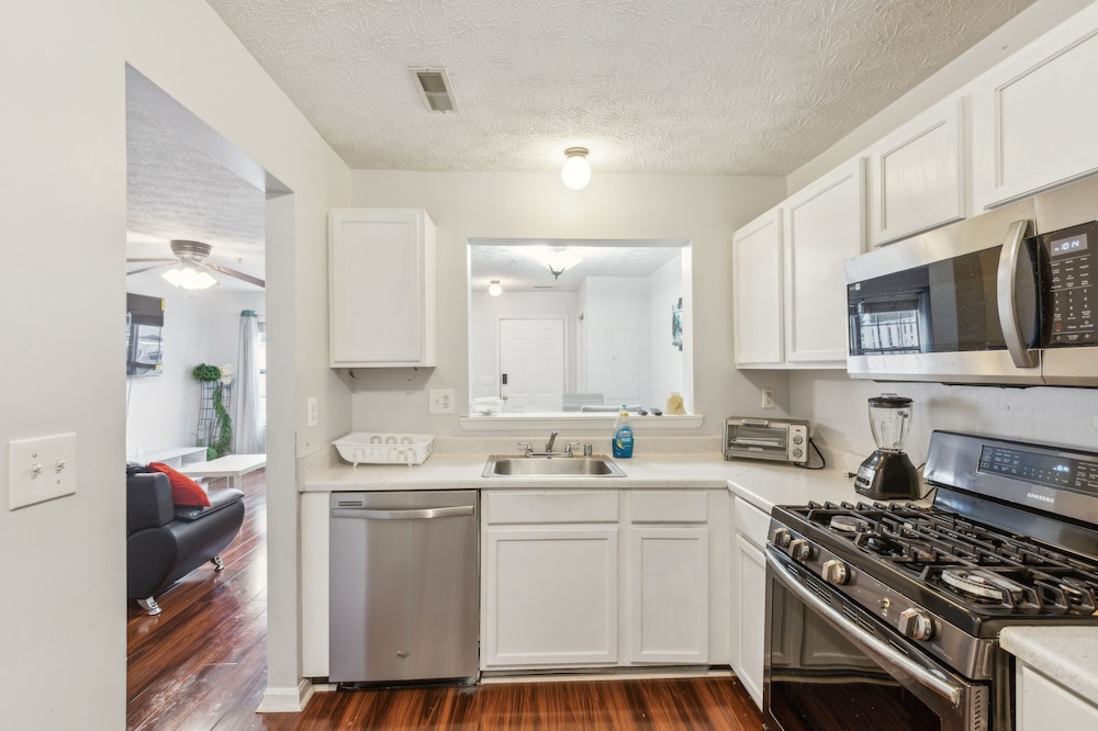 Cozy Coastal Retreat In The Heart Of Annapolis 3 Bedroom Townhouse