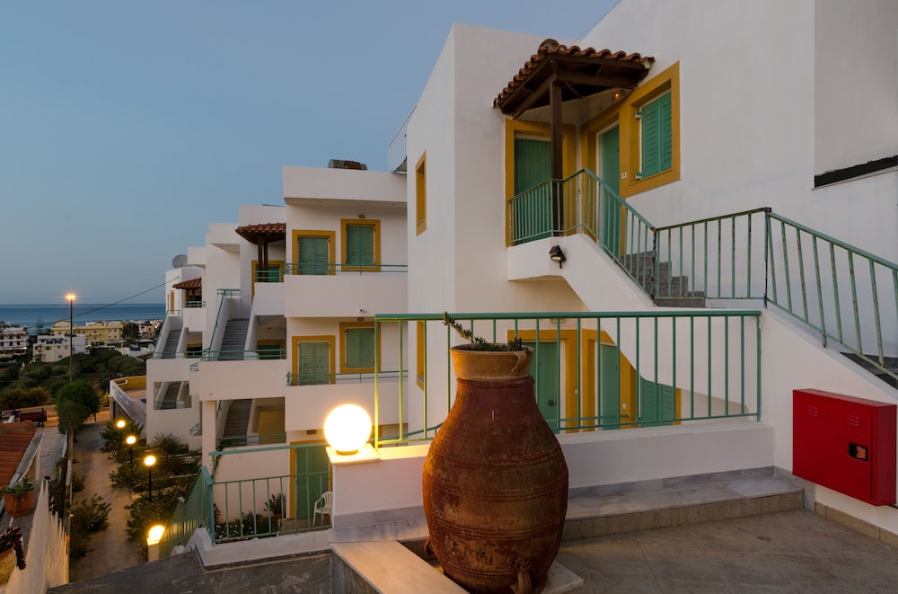 Aglaia Apartments & Studios