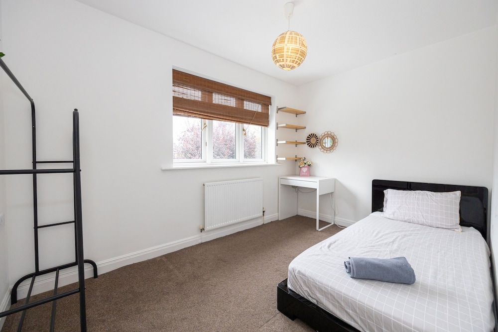 Modern Family Home In South Manchester/Stockport