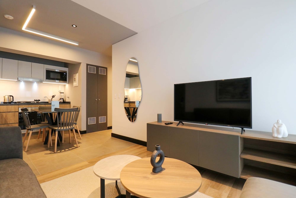 w Fabulous 2BR w Impressive Deco in San Isidro