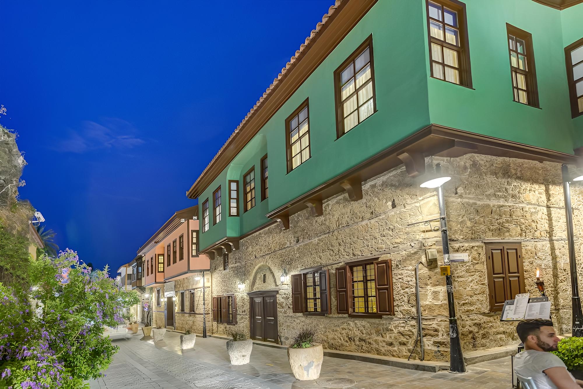 Kaucuk Hotel