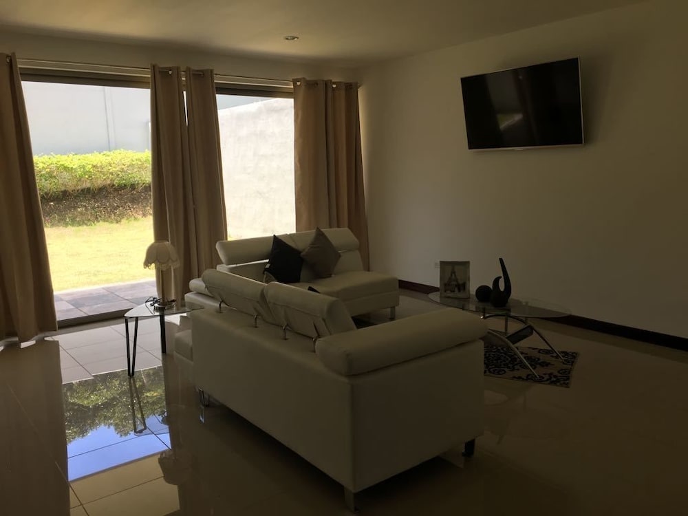 Las Yagrumas Condo Escazu