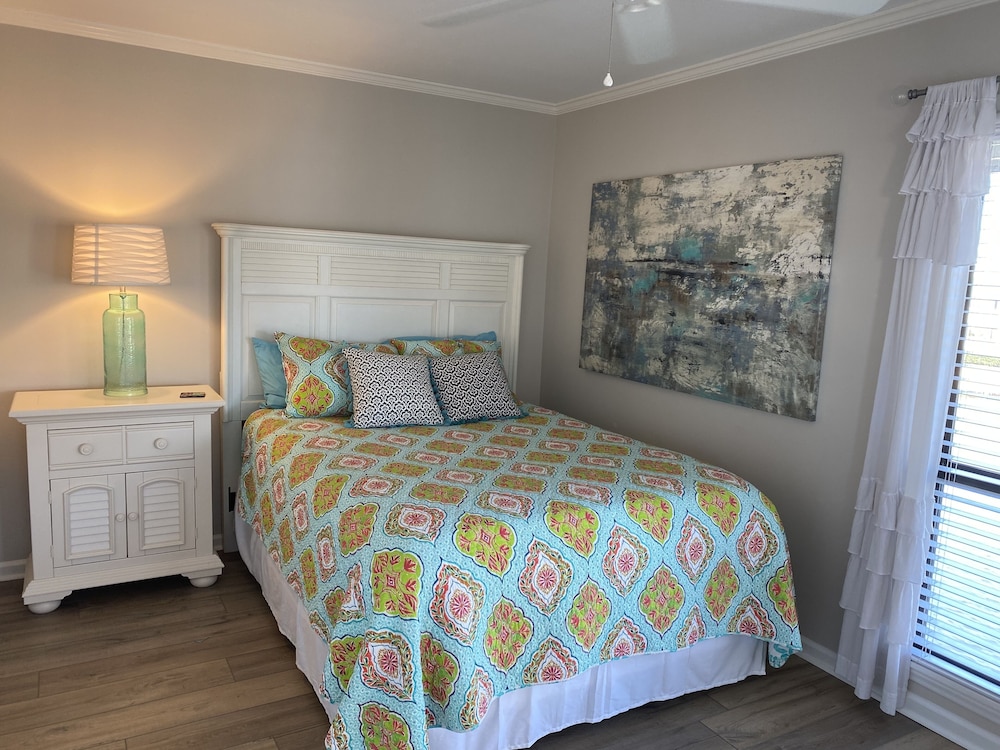Tilghman Lakes H4 3 Bedroom Condo by RedAwning view 2