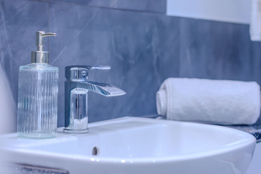 Elegant 2BR Broadstairs Coastal Escape by Adliv