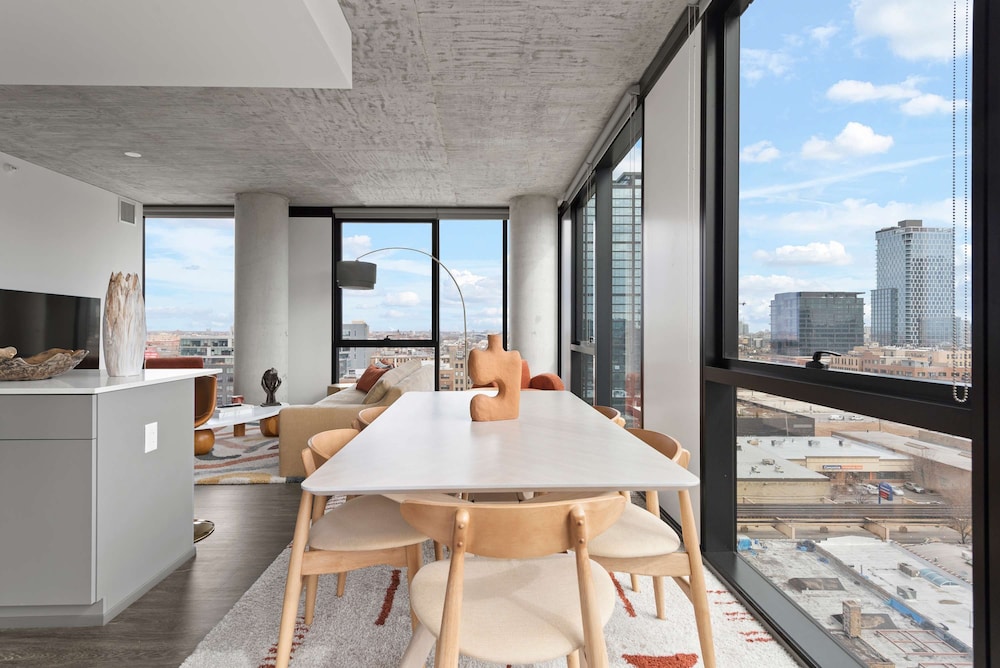 Cloud9 4apt in Building Fultonmkt The Cubist