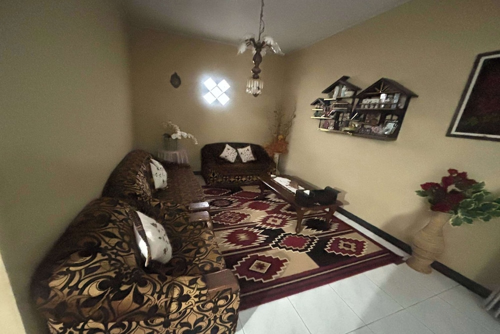OYO 94841 Alodia Homestay Family