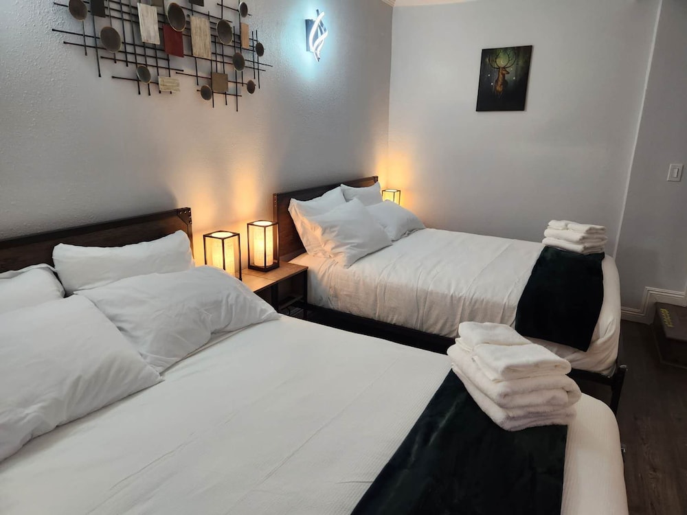 Monterey Park Retreat Spectacular Views Comfort