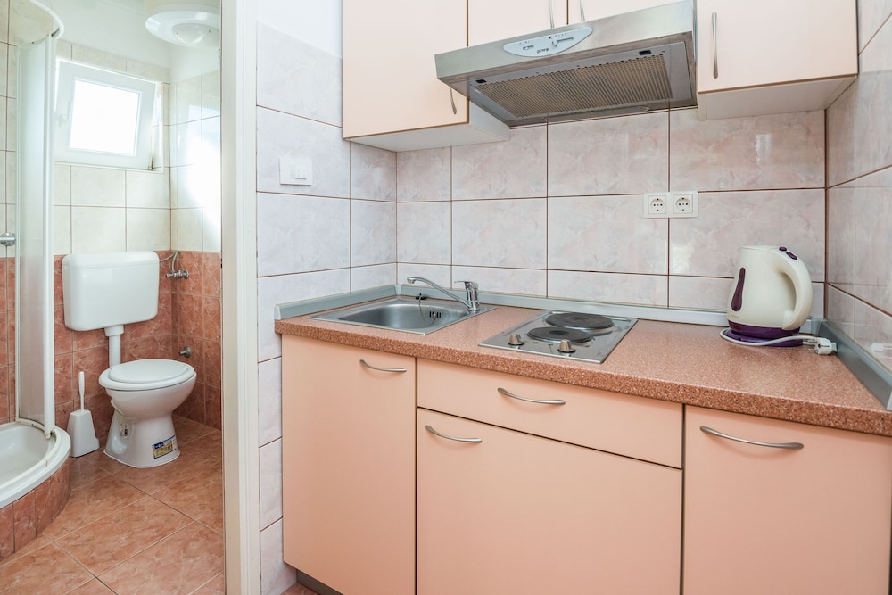 Apartment Basic 4 view 5