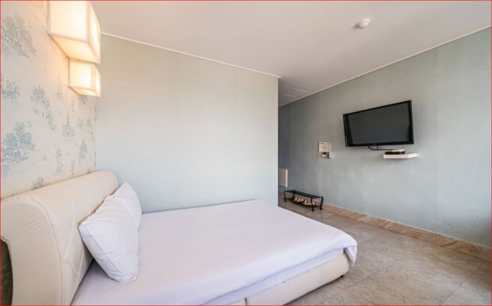 Hotel White House, Jeju City - 17