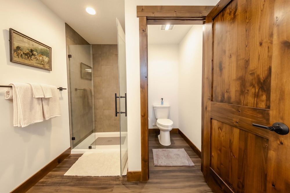 Downtown Penthouse Condo For 4!